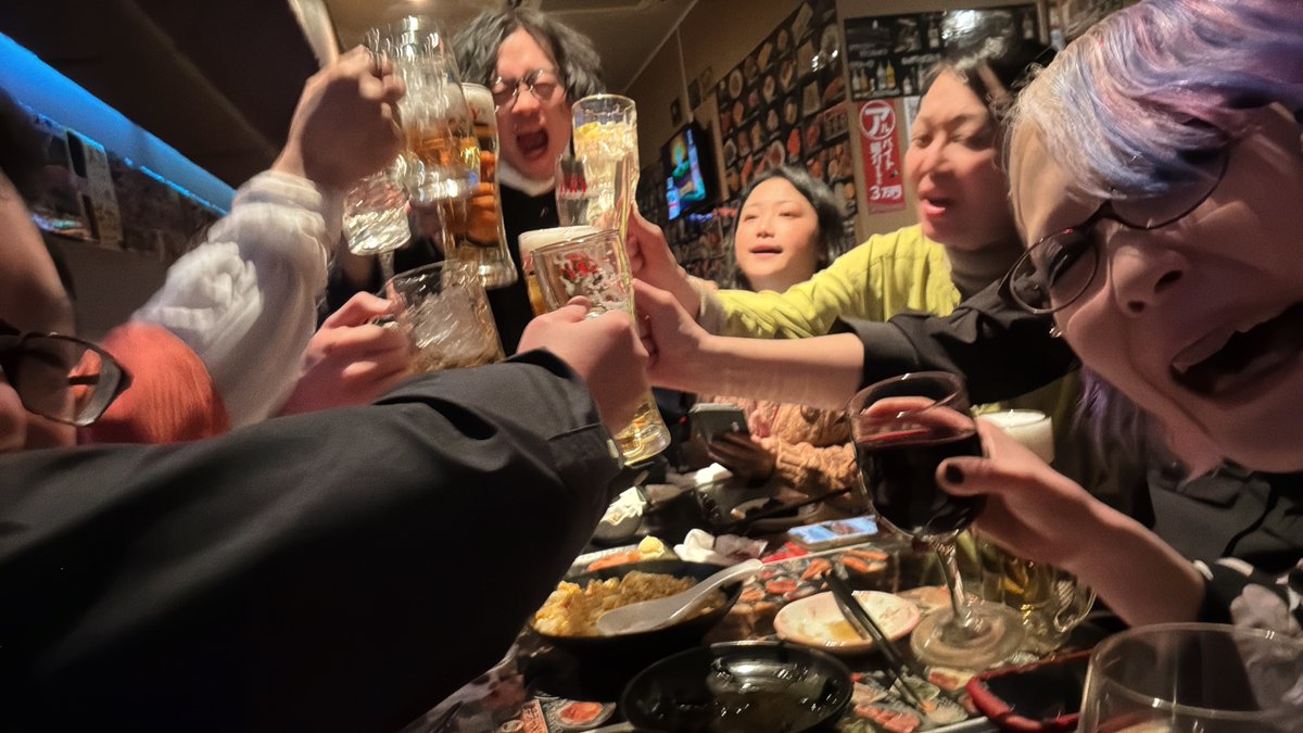 karashi_1125's tweet photo. 【NOT A JOB2025の思い出(最終回)】
んで、締めはやっぱりこれでしょ!
主役を囲んで乾杯じゃー!🍻
良いことしかなかった!!✨
人生って思ったより短いんだから、良いことで満たしたいよねぇッ!!
走馬灯がよぎった時に「天才な過ごし方しちゃったわ!」って思って死にたいわ!
#notajob https://t.co/mwtdkXSq1W