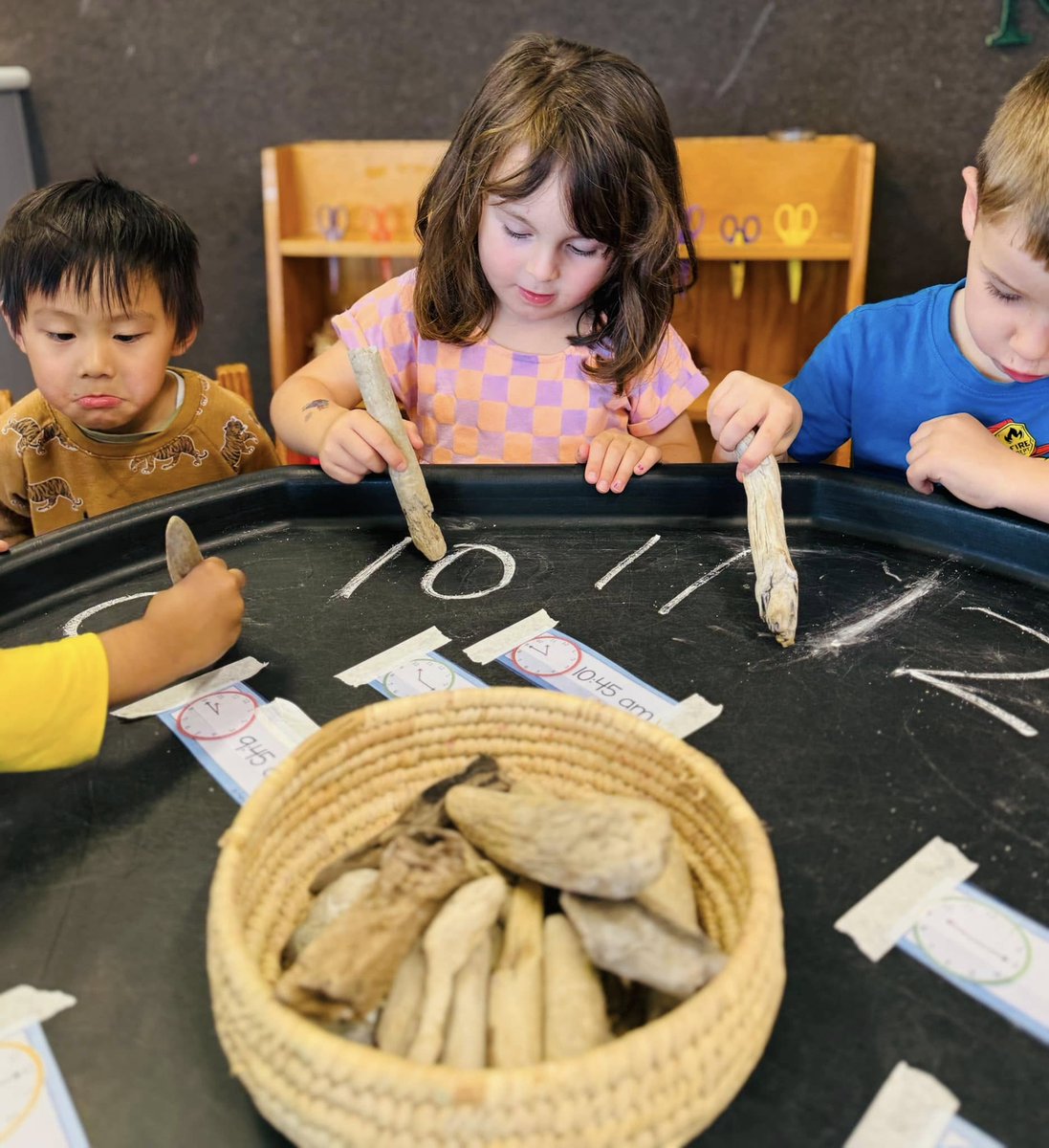 LearningLinks's tweet photo. #LearningThroughPlay - Exploring Numbers and Time!
At #LearningLinks our tamariki are having an exciting time learning numbers and exploring the clock through a fun and intentional teaching experience!
#LearningLinksChildcare #Childcare #Preschool #Kindergarten #ECE #Daycare https://t.co/JcyqWJTbno