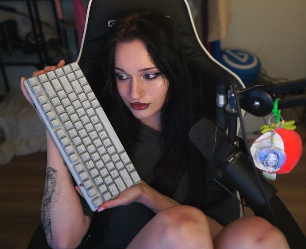 IM FINALLY NOT SICK ANYMOREso I am finally going live with <a href="/Alienware/">ALIENWARE</a> again
were hanging out, gonna do something chill, talk about some stuff, come join and hang out!! 
twitch.tv/nihachu