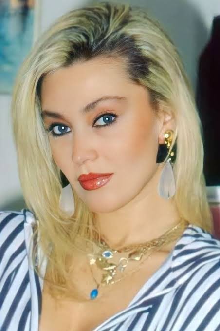 80'li yılların ünlü oyuncusu Sevtap Parman'dan üzücü haber... Annesini kaybetmenin üzüntüsüyle girdiği ruhsal çöküntünün etkisiyle Alzheimer'a yakalanan Parman, kardeşi tarafından bir bakım merkezine yerleştirildi (Mehmet Çalışkan-Habertürk)