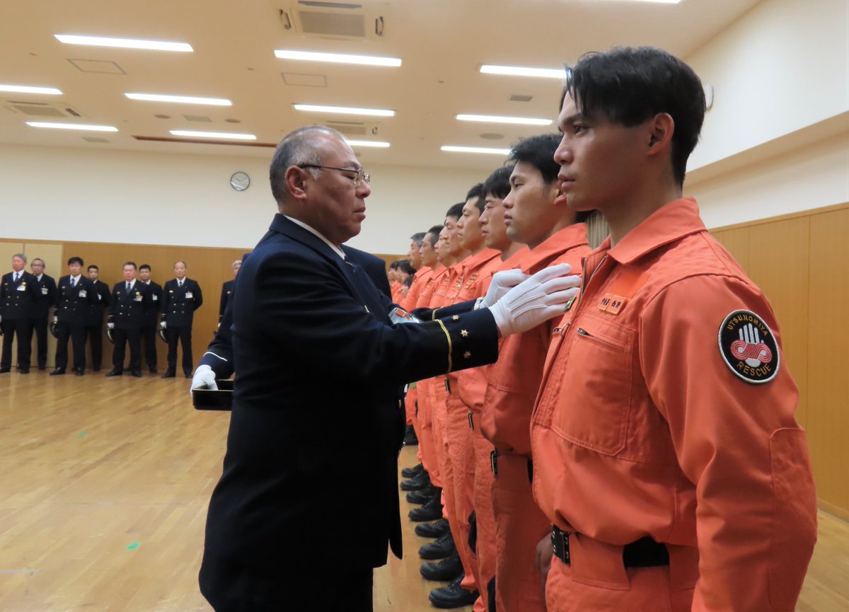 Utsunomiya_119's tweet image. 【#特別高度救助隊 発足‼】
#宇都宮市消防局 では、複雑化・多様化する災害に対応していくため、中央消防署に配備する「高度救助隊」を改め、「特別高度救助隊」を発足させることとなりました🫡
本日発足式が行われ、消防局次長からワッペンが授与されるとともに、隊員による公開訓練を行いました👨‍🚒