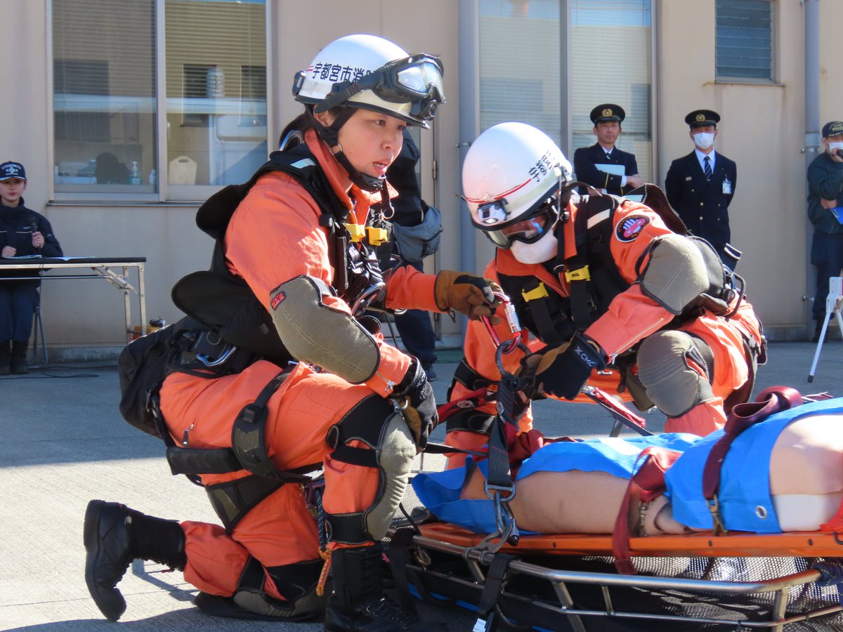 Utsunomiya_119's tweet image. 【#特別高度救助隊 発足‼】
#宇都宮市消防局 では、複雑化・多様化する災害に対応していくため、中央消防署に配備する「高度救助隊」を改め、「特別高度救助隊」を発足させることとなりました🫡
本日発足式が行われ、消防局次長からワッペンが授与されるとともに、隊員による公開訓練を行いました👨‍🚒