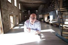 Ostentació de nou-ric, antics comunistes lluint casa, aquí van els nostres impostos via subvencions i contractació de productores externes a ens públics. Planegen convertir TV3 en una plataforma mediàtica en mans de Mediapro i Abacus Media. PSIBORN a psiborn.cat