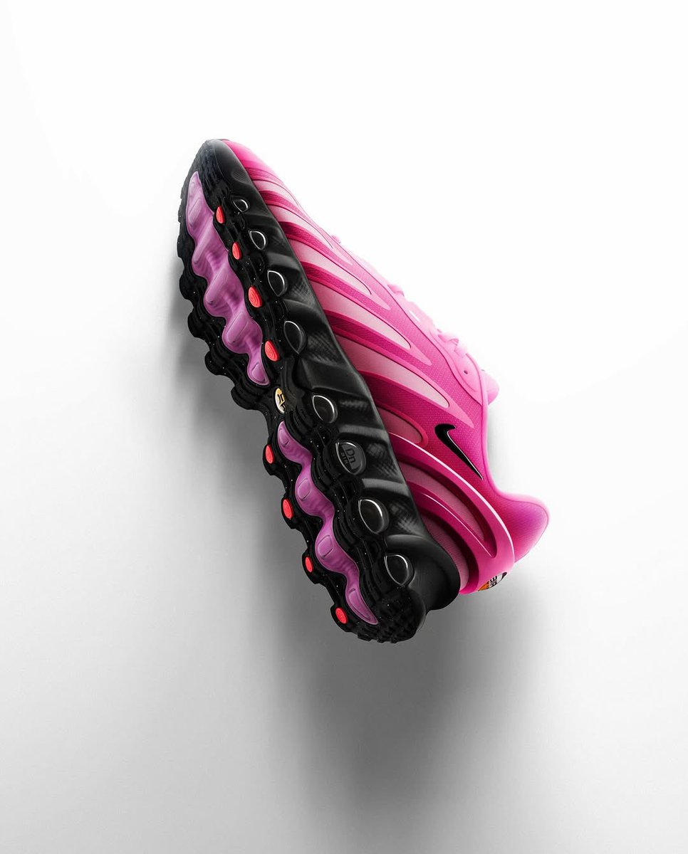 simonsaysdrip's tweet image. Nike unveils the Air Max DN8, dropping on Feb 6 in the Vibrant Pink colorway! With 8 Air chambers for extra bounce and flexibility, this sneaker is all about that springy feel. 

Campaign features Iretizee . Global release March 6.  

#AirMaxDN8 #Nike #SneakerRelease #VibrantPink
