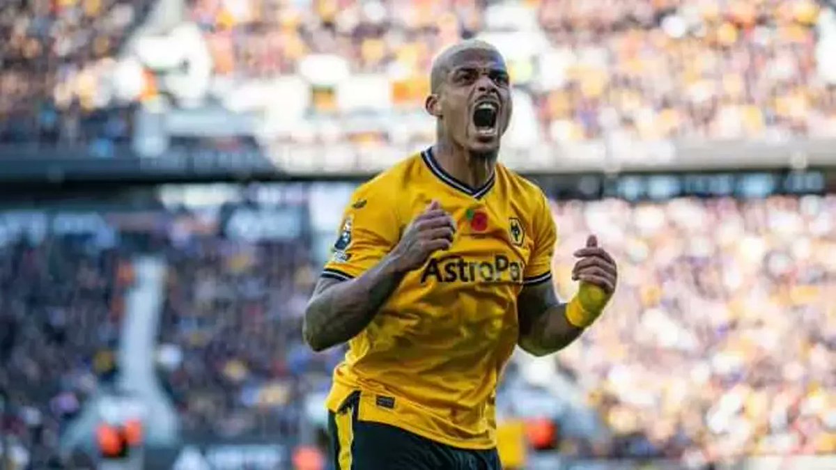 Dün bir kez daha gördük ki, Mario Lemina tarzı, 6 ve 8'i yedekleyecek bir orta saha lüks değil, zorunluluk!
Lemina da Galatasaray'ı istiyor, bitirin şu oyuncuyu.
Hem Torreira ve Sara'yı yedekler, hem de Mertens yorulduğunda Sara'yı öne atıp Lemina'yı oyuna alırsın.