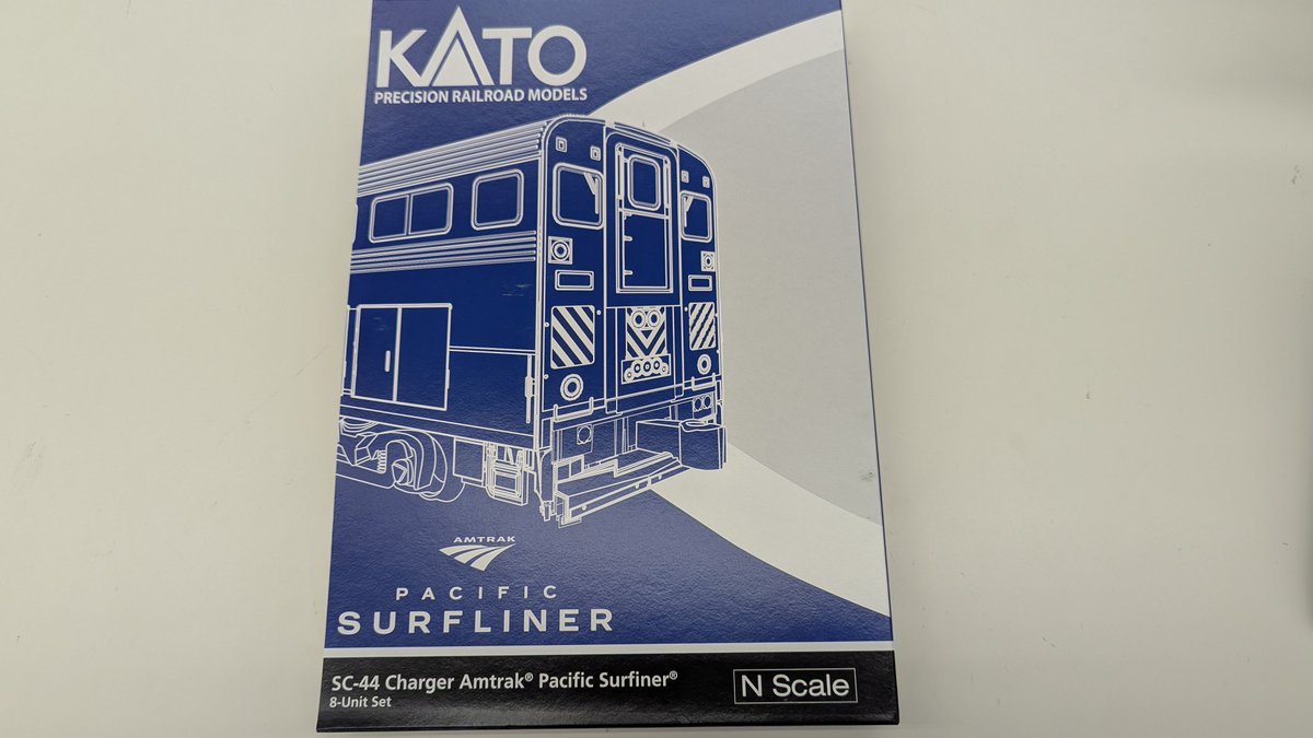 tammatsuyama's tweet photo. 【鉄道】商品入荷情報!!4!【模型】
【KATO】☆新商品★
・SC-44 Charger Amtrak Pacific Surfliner 8両セット
入荷です!!
#タムタム松山店 #鉄道模型 #KATO #SC44 #海外車両 https://t.co/s69CZQydsi