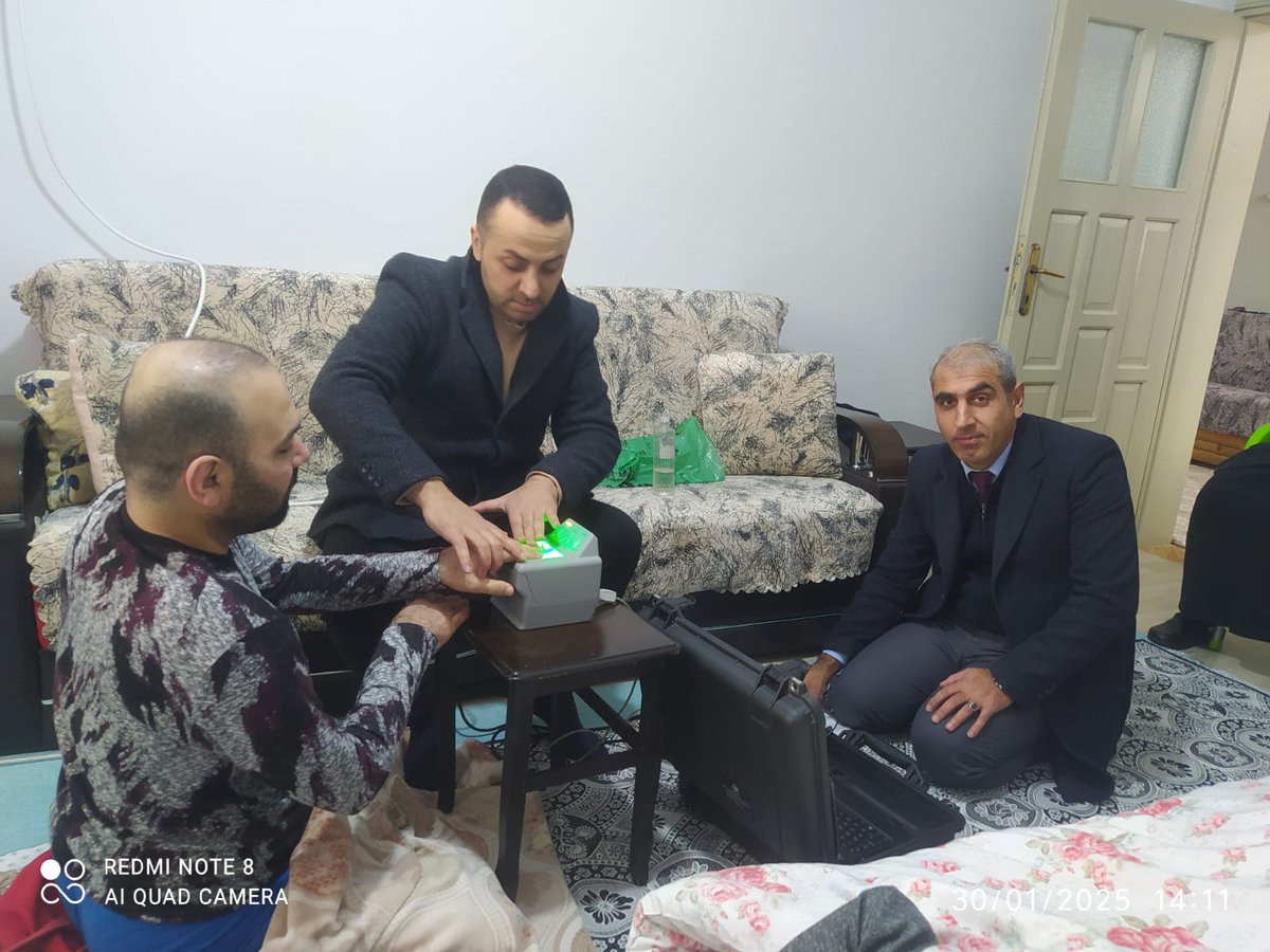 BitlisNufus's tweet photo. Güroymak İlçe Nüfus Müdürlüğü tarafından yaşlı ve engelli vatandaşlarımızın evde nüfus hizmetiyle ikamet adreslerinde kimlik kartı başvuruları alınmış olup İl ve İlçe Nüfus Müdürlüklerimizce hizmet vermeye devam ediyoruz. @TCNufus @BitlisValiligi @gulmez_rauf https://t.co/8Qta4cWGjB