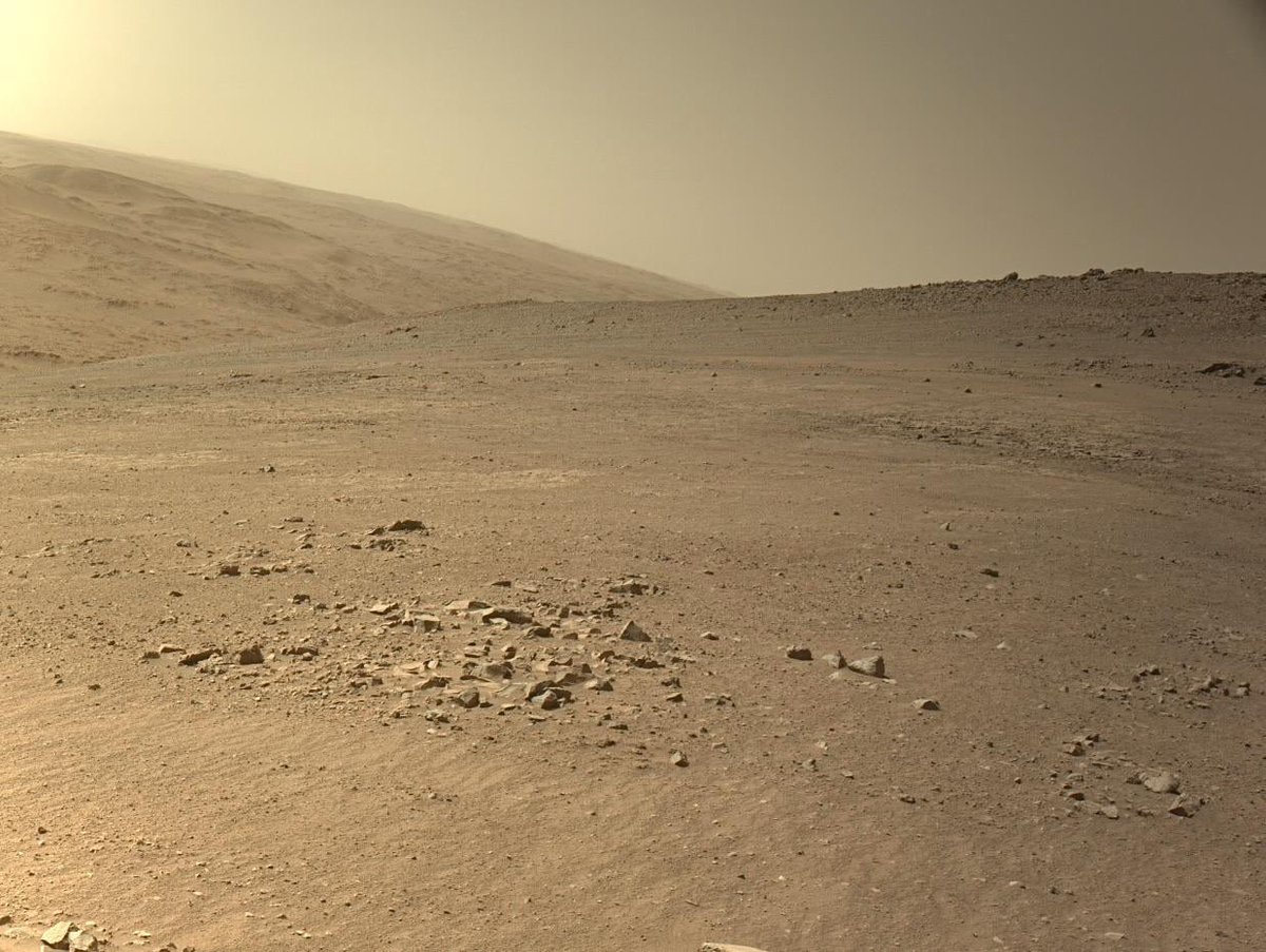 holybelal's tweet photo. An Image Taken Today From the Surface of Mars. https://t.co/2HVCUhrmr1