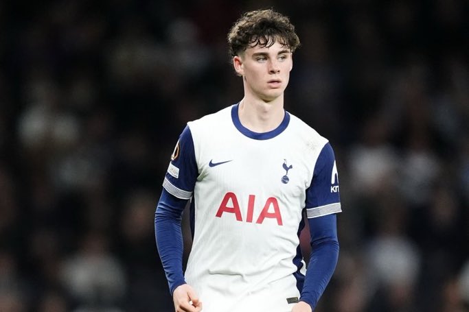 mike1974bell's tweet photo. Left back, right back, left centre back, right centre back and occasionally central midfield. What a contribution this young man has made https://t.co/rKDJZaGgfO