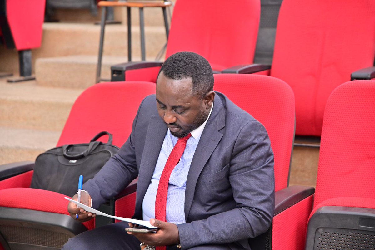 PRAU_Uganda's tweet photo. 🎤 Insightful moments at the #PRStudentsSymposium25!
One of the #PRAUd mentors, @NarasiKambaho, engaging with PR students at the #Symposium happening now at @OfficialMubs auditorium.

📢 Learning, networking &amp; shaping the future of PR!

#PRStudents #PRExcellence https://t.co/GseM69py3W
