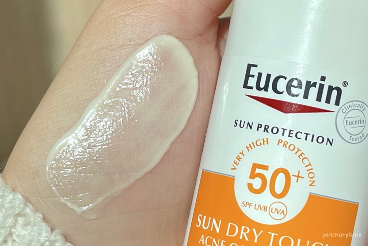 ที่สุดกันแดดสำหรับผิวมัน ใช้มาหลายหลอดแล้วตัวนี้!! Eucerin Sun Dry Touch ตัวนี้ป้องกันสูงสุดๆ แถมปกป้องครบทุกรังสี UVA UVB เลย ที่สำคัญที่ชอบเลยนะ เพราะเขาป้องกันได้ถึงช่วง แสงสีฟ้า เลย เพราะแสงสีฟ้าคือน่ากลัวมากกก ทำร้ายผิวลึกกว่ารังสี UV ทำให้เกิดริ้วรอยก่อนวัย หน้าหมอง แล้วก็พวกจุดด่างดำด้วย แต่ตัวนี้เค้ากันได้ครบเพราะเขามี AOX ตัวจึ้งแบบ Licochalcone A มาช่วยปกป้องค่าา 

ซึ่งตัวนี้ทา 2 ข้อนิ้วแต่เหมือนไม่ได้ทา เนื้อดีมาก ซึมเร็วแห้งไว สบายผิวสุด  ไม่อุดตันผิว สิวไม่ขึ้นเพิ่มด้วย คุมมันนาน 12 ชั่วโมง  ผิวมันแบบเราชอบมาก กันน้ำกันเหงื่อดีอีก ใครผิวมัน หากันแดดเริ่ดๆ ปกป้องเอาอยู่ แนะนำตัวนีจริงๆ

พิกัด : https://t.co/isB0GvOQ05

#รีวิวจริงใช้จริง #รีวิวสกินแคร์ #EucerinThailand #EucerinSunDryTouch #ครีมกันแดด