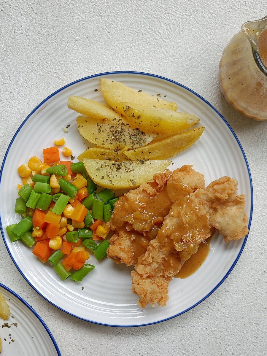 fullwijsmanII's tweet image. ✨PAP maksi✨

🍗 Chicken crispy 
🥗 Mix veggies
🍟 Potato wedges
🥫 Brown sauce

Semalem ada yg ngode pengen makan ke WS. Aku cek freezer ternyata masih punya ayam fillet, paginya sat set beli sayur sama kentang. Siang ini dah bisa makan ala Waroeng Steak 😆😆 ❤️