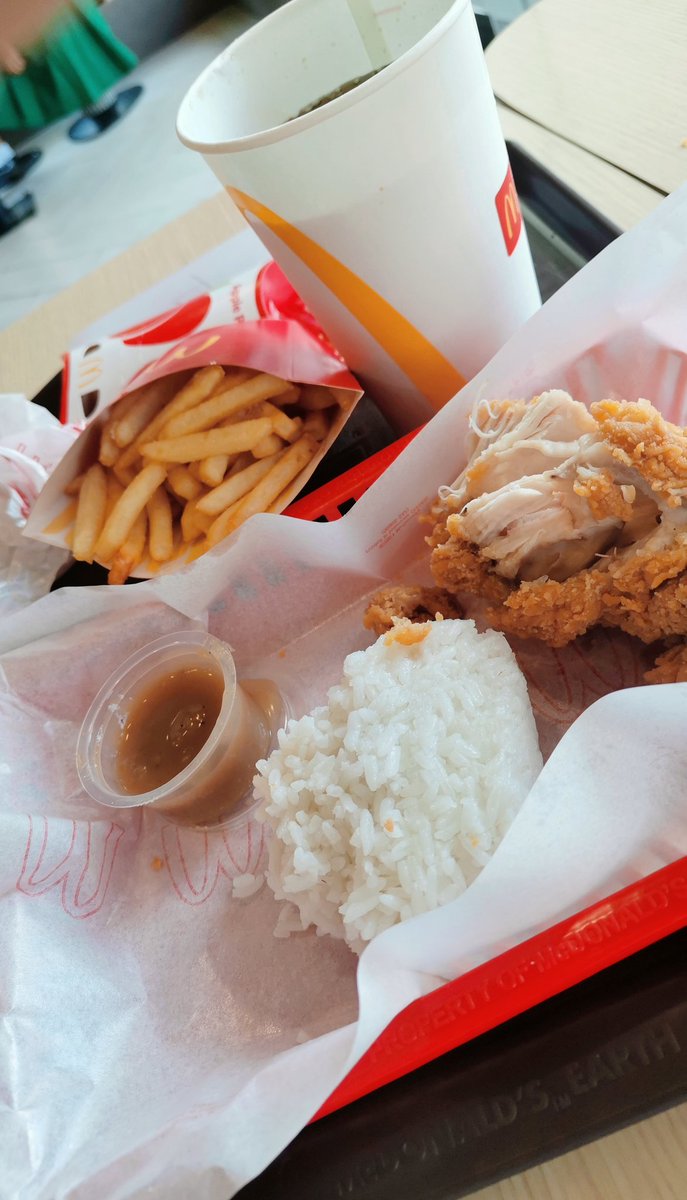 <a href="/thepinkrose12/">ANTE JANE</a> <a href="/rainraincelmar/">RAIN ★</a> todays lunch at #mcdo_philippines
for #raincelmar vibe✅💚🥰