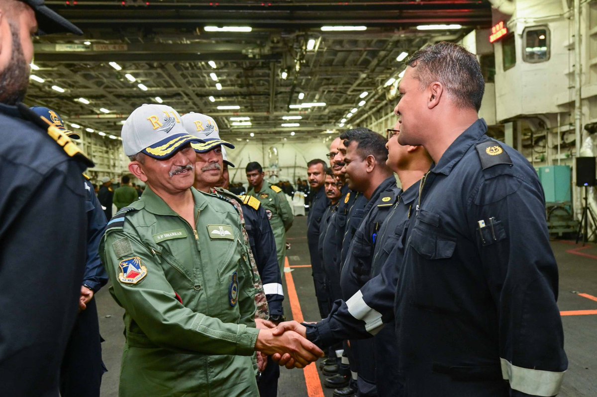 Def_PRO_Chennai's tweet photo. Senior #IndianArmedForces officers got insight on #maritimeoperations onboard @IN_R11Vikrant as Lt Gen Johnson P Mathew #CISC, Lt Gen NS Raja Subramani #VCOAS, VAdm K Swaminathan #VCNS, Air Marshal SP Dharkar #VCAS & Lt Gen Ajay Kumar, DG Infantry witnessed #TROPEX25 Joint Phase. https://t.co/RHNSTOEdnl