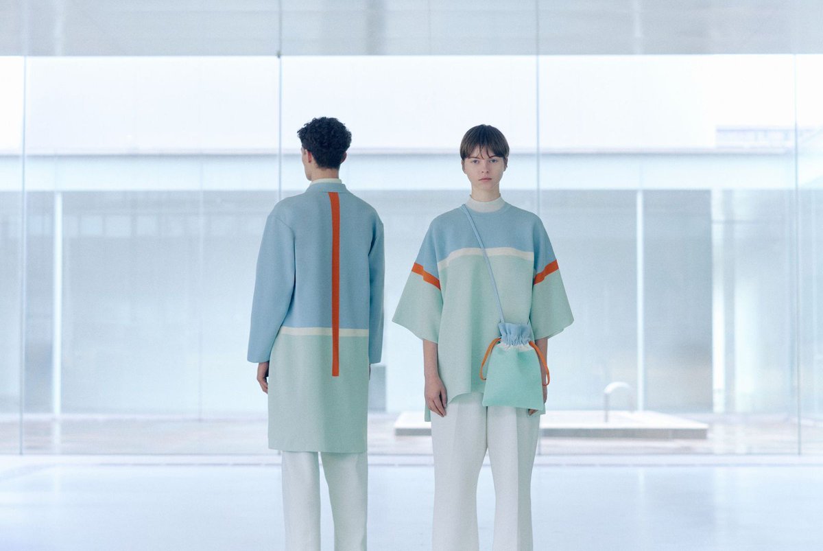 wwd_jp's tweet photo. 【ニュース】「CFCL」が金沢21世紀美術館のスタッフユニホームを制作　開館20周年にあわせて
https://t.co/WVfNjhOnrS https://t.co/qlaWueDNw8