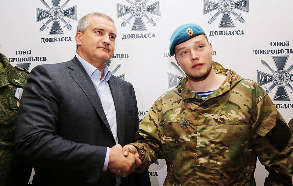 vic_010100's tweet photo. Name: Sergej Aksjonow
Position: Illegales Oberhaupt der Krym
Freunde: #AfD, Putin und Nazi Milchakov "Rusich"
Feinde: Demokratie, Ukraine und manchmal Deutschland.
Biografie: Mitglied einer Gruppe des organisierten Verbrechens
Hobbys: Waffen und Folter, Befürworter der Todesstrafe
Status: sanktionierter Kriegsverbrecher
Nach der Annexion der Krym ernannte Putin Sergej Aksjonow rechtswidrig zum Oberhaupt der Krym. Er ist auch Mitglied von Putins Partei Einiges Russland.
Er hat vorgeschlagen, sowohl ukrainische Kriegsgefangene als auch die ukrainische Regierung zu foltern, bevor sie der Todesstrafe unterzogen werden. (TASS 2022)
In den operativen Datenbanken der Polizei von Mitte der 1990er Jahre war Sergej Aksjonow, der den Spitznamen "Goblin" trug, eines der Mitglieder der organisierten kriminellen Gruppe "Seylem". Aksjonow und die Seylem-Gruppe spielen bei der Entwicklung auf der Krim eine Rolle, die Kriminelle bei der Übernahme der Halbinsel durch Russland gespielt haben.
Im Internet findet man eine große Menge an Material von Mitgliedern der AfD-Partei auf der Krym mit Sergej Aksjonow. Mitglieder der AfD-Partei luden ihn mehrmals nach Deutschland ein. In den Medien sprach er über seine gemeinsamen Interessen mit der Partei #AfDVerbotSofort
S. Aksjonow:
„Die Ukraine bewegt sich nicht nach Europa, sondern nach Nazideutschland“
Zwischendurch forderte er auch Sanktionen gegen Deutschland.