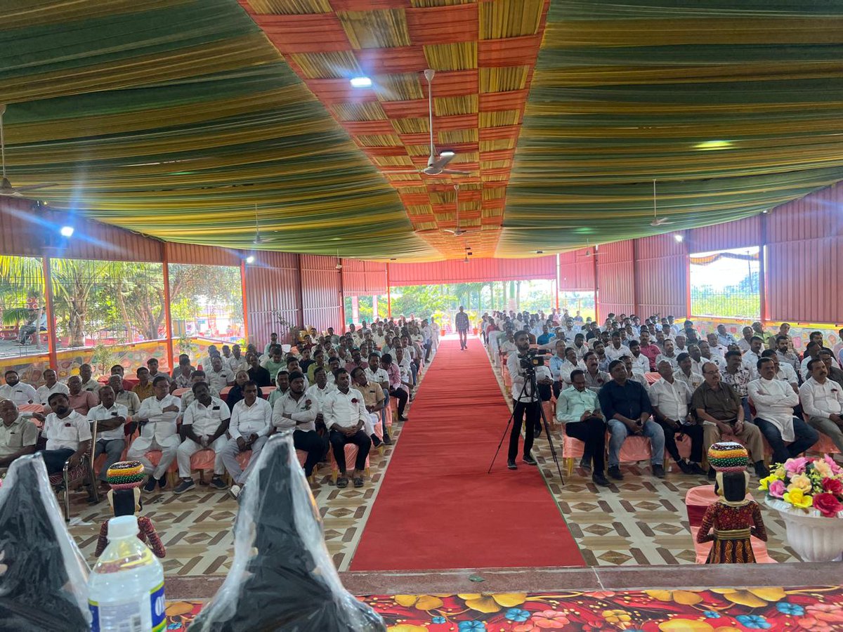 aicpdf_official's tweet image. The Junnar #Distributors Association, in Pune district, successfully conducted a Retailer &amp;amp; Distributor Meeting under the banner of the All India Consumer Products Distributors Federation (@aicpdf_official ) as part of its nationwide ‘Hum Hain, Hum Rahenge’ campaign. This…