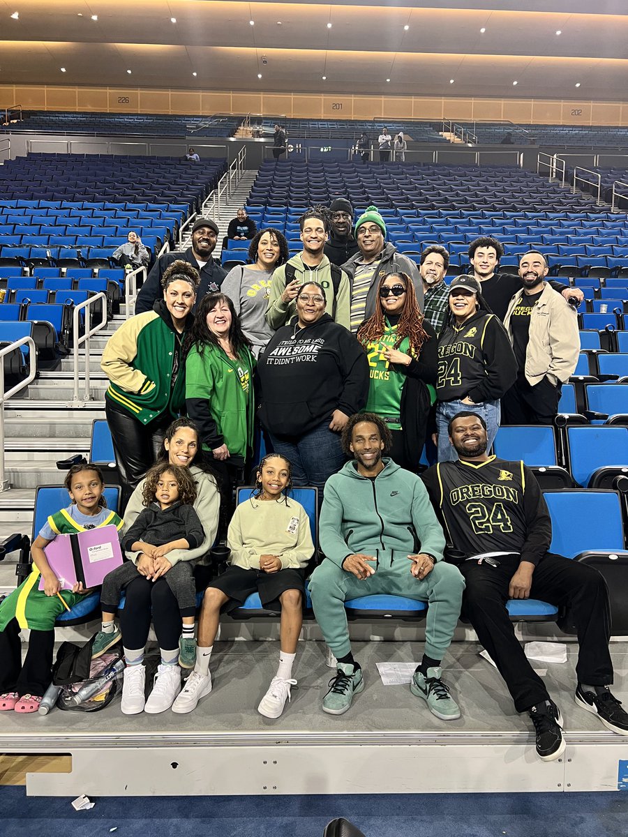 HoopLaFamilia tweet media