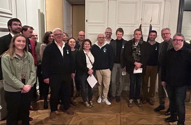 DSDEN de la Mayenne (@dsden53) on Twitter photo 30 janvier 2025 <a href="/Prefet53/">Préfète de la Mayenne</a> Cérémonie aux couleurs des #JeuxOlympiquesParalympiques et mise à l’honneur #engagement sans faille des équipes durant l'opération inédite et unique en France : #AvéloverslesJeux #manifestation #sportive, #fédératrice #populaire #Félicitations <a href="/DSDEN53/">DSDEN de la Mayenne</a> 30 janvier 2025 <a href="/Prefet53/">Préfète de la Mayenne</a> Cérémonie aux couleurs des #JeuxOlympiquesParalympiques et mise à l’honneur #engagement sans faille des équipes durant l'opération inédite et unique en France : #AvéloverslesJeux #manifestation #sportive, #fédératrice #populaire #Félicitations <a href="/DSDEN53/">DSDEN de la Mayenne</a>