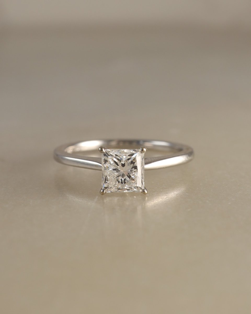 Harmonyjewelsld's tweet image. Fancy a diamond ring?
Slide to discover some of our gorgeous Fancy shape engagement rings
Which one is your fav? Tell us! ✍🏼

Save if you ❤️ it.

#labdiamond #labdiamondengagementring #diamondshape #diamondshapering #engagementring #engagementringideas #engagementringgoals