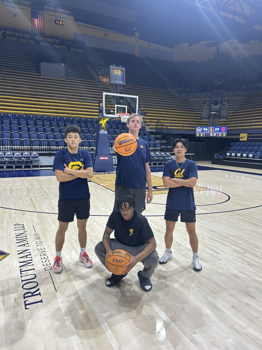 JUICED ‘CUSE!🍊

Cal rolls Syracuse 96-69 after a big second half run to get to 7-3 on the year (5-1 in ACC play). Shoutout to Bobby, Bryce, and Ethan for showing out in their debut (pictured with coach <a href="/jeremiah_2k24/">jeremiah wilkinson</a>). Appreciate <a href="/SUMBBManagers/">Syracuse Basketball Managers</a> for coming out.

<a href="/ManagerGames_/">Manager Games</a>