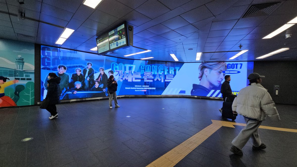 홍대 지하철 광고가 이미 나왔어요💚🐥

#GOT7 #갓세븐
#PYTHON #GOT7_PYTHON
#WINTER_HEPTAGON
#GOT7_WINTER_HEPTAGON