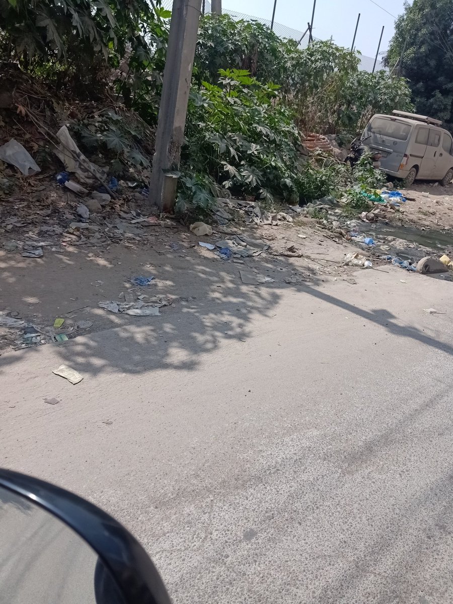 amsrikanthk's tweet photo. Hi CM Sir,
It's a humble request and views of many IT employees commuting daily from Hitec city Railway station to Kothaguda or Kondapur via izzath nagar.

There is a scope for road expansion in this route and which will decongest the traffic towards Mindspace from KPHB. https://t.co/CMhmo90PWE