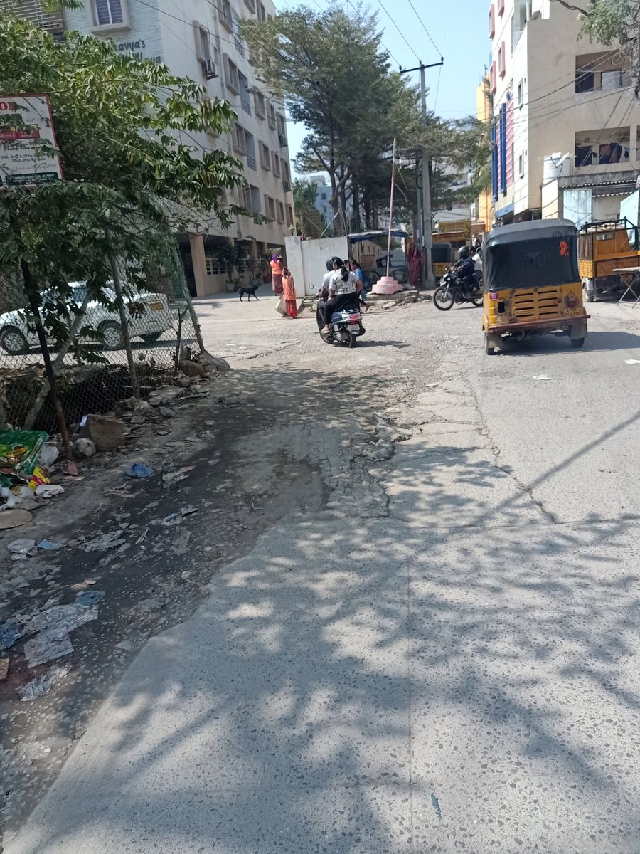 amsrikanthk's tweet photo. Hi CM Sir,
It's a humble request and views of many IT employees commuting daily from Hitec city Railway station to Kothaguda or Kondapur via izzath nagar.

There is a scope for road expansion in this route and which will decongest the traffic towards Mindspace from KPHB. https://t.co/CMhmo90PWE