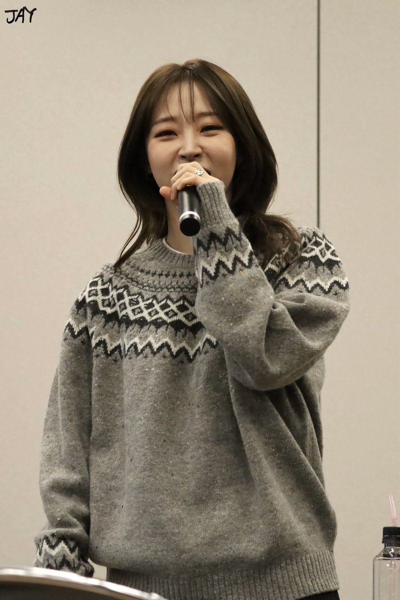 mamamoostyle's tweet photo. DUNST: unisex fairisle sweater - 129,000원 https://t.co/ubearP7bDa