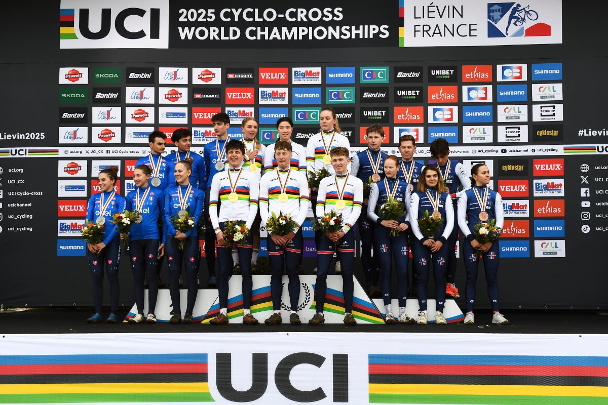 Mixed Team Relay 🏆:

🥇 Great Britain 🇬🇧
🥈 Italy 🇮🇹 +2s 
🥉 France 🇫🇷 +5s 

#Lievin2025 <a href="/UCI_cycling/">UCI</a>