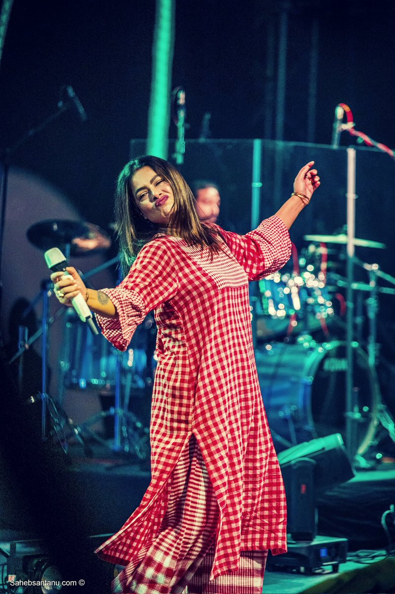 imannmusic's tweet photo. Screaming lyrics like anything π₯ What an EPIC NIGHT π #Uluberia
.
.
.
.
#imanchakraborty #teamtogetherness #uluberia #imanlive #showequalstomagic https://t.co/QtOCvZA2eq