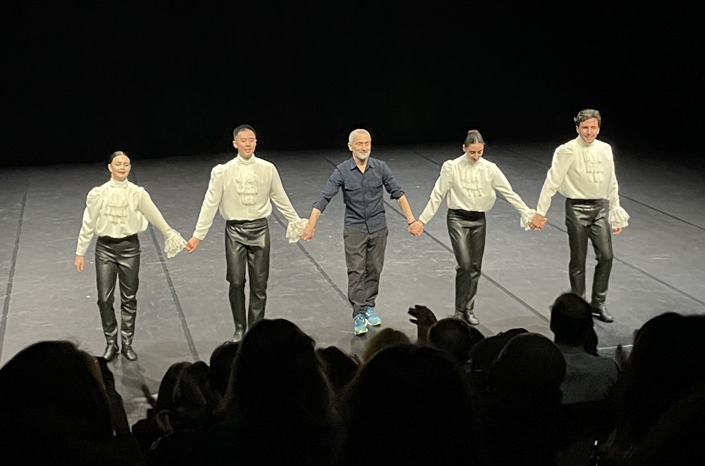 VVesqueJeancard (@vvesquejeancard) on Twitter photo Magnifique soirée mercredi dernier au <a href="/TheatreChaillot/">Théâtre Chaillot</a> à l’invitation de sa fondation.
Au programme : Annonciation / Un trait d’union / Larmes blanches d’Angelin Preljocaj, interprétées par le Ballet Preljocaj - Centre Chorégraphique National d’Aix-en-Provence.
Magique… Magnifique soirée mercredi dernier au <a href="/TheatreChaillot/">Théâtre Chaillot</a> à l’invitation de sa fondation.
Au programme : Annonciation / Un trait d’union / Larmes blanches d’Angelin Preljocaj, interprétées par le Ballet Preljocaj - Centre Chorégraphique National d’Aix-en-Provence.
Magique…