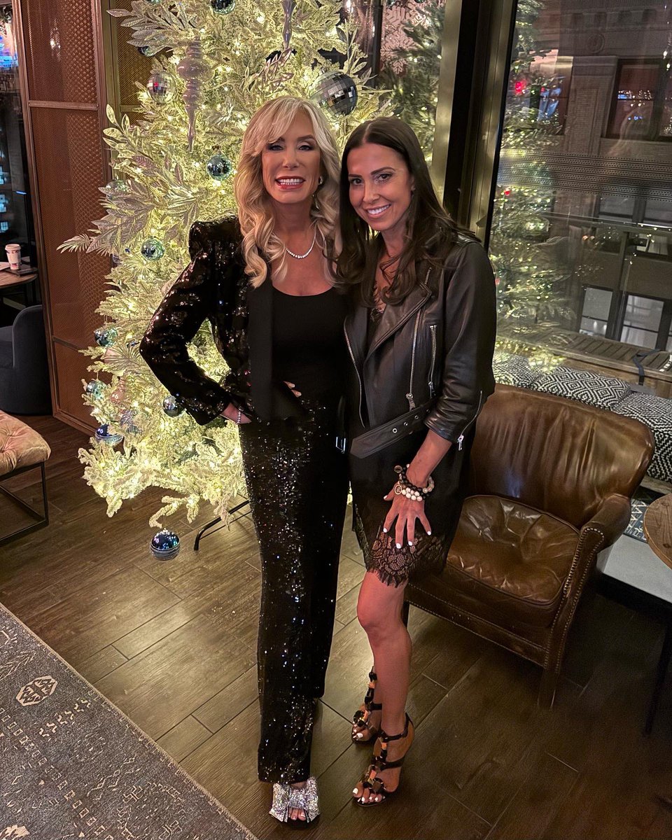 About last night 🖤🖤
Celebrating <a href="/drjacquiesmiles/">Dr. Jacquie Smiles</a> #sociallifemagazine #cover #hamptons #nyc