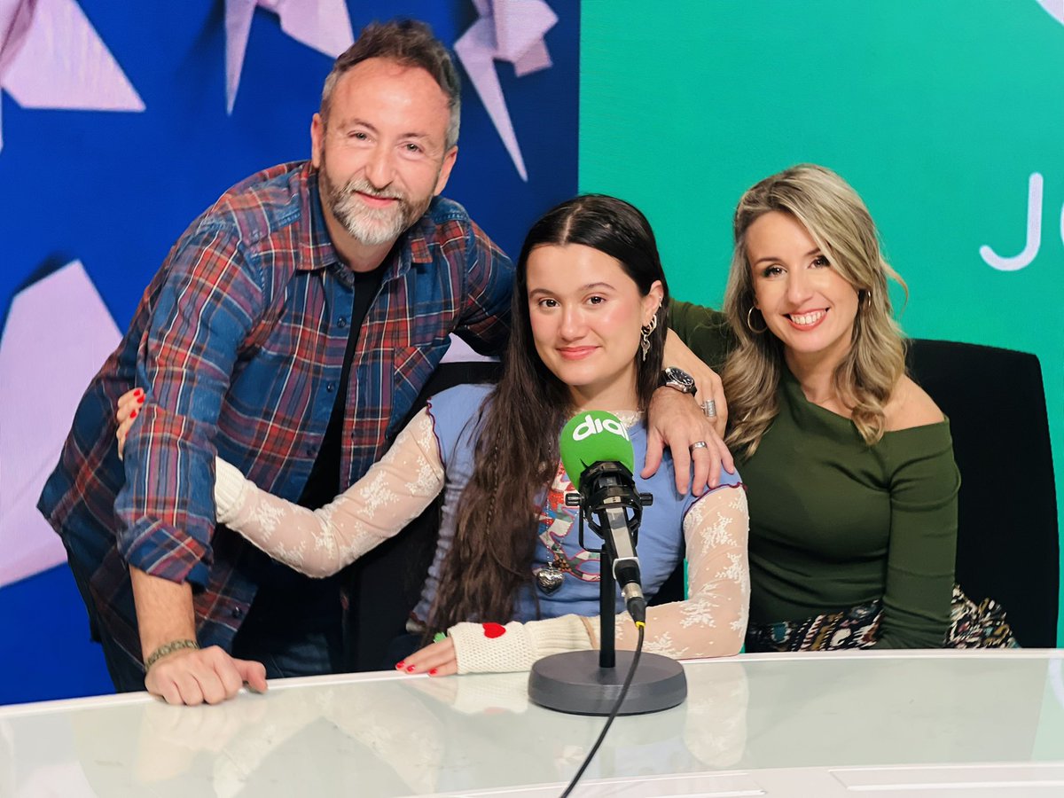 🎶 ALERTA NOVETAT! 🚨
Avui <a href="/joaquina/">joaquina</a> publica el seu disc Al romper la burbuja i a Cadena Dial ja tenim l’ENTREVISTA on ens ho explica TOT! 💿✨
Parlem de la seva 1era gran gira, de com es prepara 🏃‍♀️ i de l’emoció de conèixer <a href="/AlejandroSanz/">Alejandro Sanz</a> 😱💓

▶️🎧 youtu.be/jEccYmsVQuA?si…