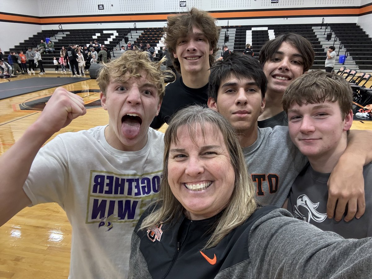 Just a Not-Senior-Night #SeniorNightSelfie with the guys of <a href="/Toganywrestling/">Otsegowrestling</a> because I totally forgot to get it on the actual senior night earlier this season. 🤦🏼‍♀️ Thanks for reminding me boys! Now go finish this season strong! #OtsegoKnights #OtsegoProud