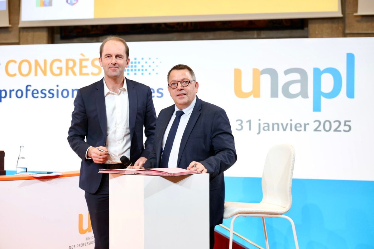 UNAPL (@unapl_officiel) on Twitter photo Le #CongrèsUNAPL est aussi l'occasion de renforcer l'accompagnement des créateurs d'entreprise libérale et le déploiement des #MPL avec la signature d'une convention de partenariat entre l'UNAPL et <a href="/FranceTravail/">France Travail</a> <a href="/ThibautGuilluy/">Thibaut Guilluy</a> <a href="/CSans31700/">christophe sans</a> Le #CongrèsUNAPL est aussi l'occasion de renforcer l'accompagnement des créateurs d'entreprise libérale et le déploiement des #MPL avec la signature d'une convention de partenariat entre l'UNAPL et <a href="/FranceTravail/">France Travail</a> <a href="/ThibautGuilluy/">Thibaut Guilluy</a> <a href="/CSans31700/">christophe sans</a>