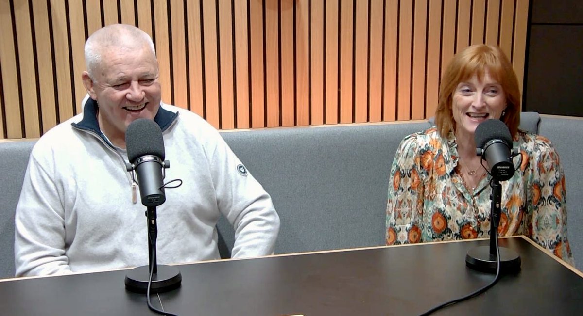 Cyn Pencampwriaeth y Chwe Gwlad, croesawyd arwr Cymru Warren Gatland i’n stiwdio radio i recordio podlediad am ddementia. Datgelodd y sgwrs bwerus ochr na welir yn aml o Gatland wrth iddo siarad am ei brofiad personol ei hun gyda'r afiechyd: 
metcaerdydd.ac.uk/news/Pages/New…