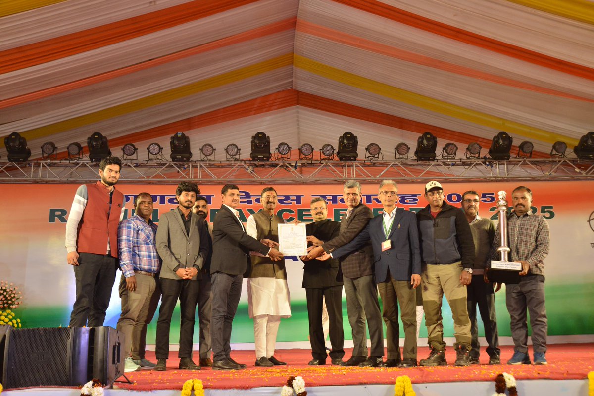CPWDGOV's tweet photo. The Floral Tableau titled '75 Years of #ConstitutionOfIndia' showcased by #CPWD in the #RepublicDayCelebrations on 26th January, 2025 at Kartavya Path, New Delhi awarded Special Prize amongst Ministries/Departments of Govt. of India. https://t.co/1EhBOdLMej