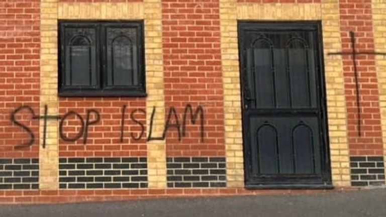🚨Statement from <a href="/LeanneMohamad/">Leanne Mohamad</a> and more against the racist attacks and to unite against Islamophobia and the far right tomorrow on the march in London:

At least 7 mosques, Islamic centres and schools have been targeted by racist graffiti in the past weeks across London. 

We