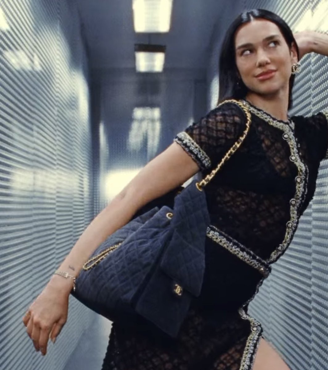 PopCrave's tweet photo. Dua Lipa is the face of the new CHANEL 25 handbag. https://t.co/LSMNrW9o8a