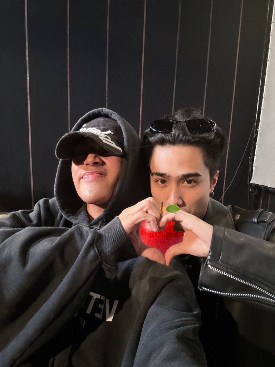 moonfelipsx's tweet photo. wazzup mga ka-apple of my eye
#joken #perfectmate #hebangtwt https://t.co/QiBuyGvyEh
