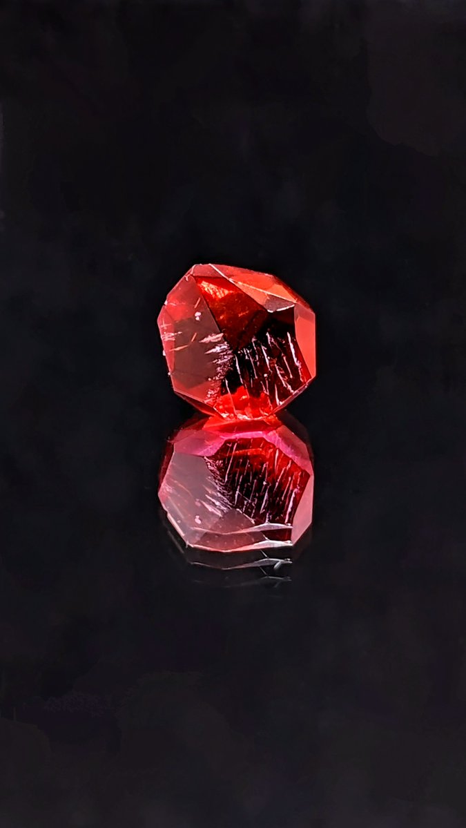 yasyokuoisi's tweet photo. 【 抽選販売用 】
 
合成レッドベリル
規格外品
ランダムカット
7.5ｍｍ
 
1個 1990円

水熱合成法の合成レッドベリルです
切り分け時に大きく分けてしまった原石をランダムカットにしました

1個限定販売

応募はこのツイートをRT！
応募期間は2/1～2/3の3日間です

お待ちしております！！！ https://t.co/4vDn180sZ4