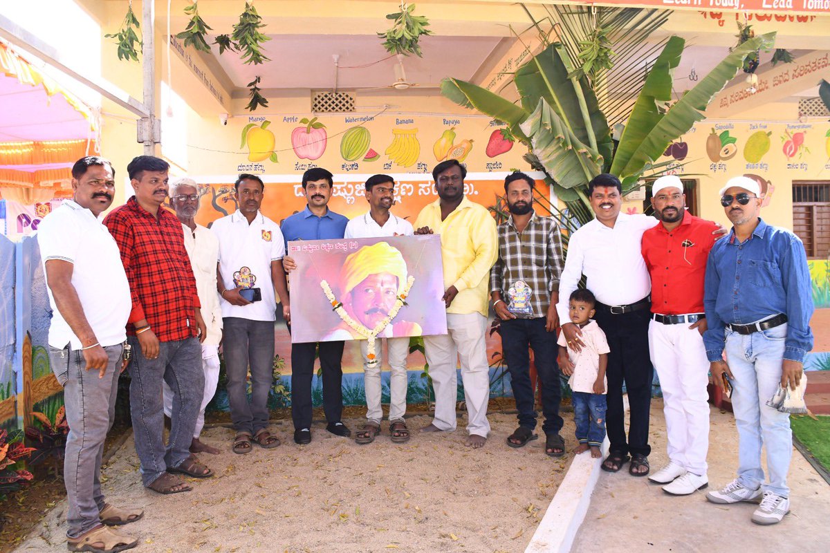 ಬಾಗಲಕೋಟೆಯಲ್ಲಿ ಇಂದು ಪರಿವರ್ತನ ಎಂಬ ಶಾಲೆಯನ್ನು ಉದ್ಘಾಟಿಸಿದೆನು. ಡಾ.ವಿಷ್ಣು ಸೇನಾ ಸಮಿತಿ ಬಾಗಲಕೋಟೆ ಅಧ್ಯಕ್ಷರಾದ ಯಲ್ಲಪ್ಪ ಮತ್ತವರ ತಂಡ ಸೇರಿ, ಡಾ.ವಿಷ್ಣೂಜಿ ಶಿಕ್ಷಣ ಸಮಿತಿ(ವಿಎಸ್ಎಸ್) ಅಡಿಯಲ್ಲಿ ಪರಿವರ್ತನಾ ಎಂಬ ಶಾಲೆಯನ್ನು ತೆರೆದಿದ್ದಾರೆ. ನಾವು ವಿಷ್ಣು ಸೇನಾ ಸಮಿತಿ ಅಡಿಯಲ್ಲಿ ನೂರಾರು ಕೆಲಸಗಳನ್ನು ಮಾಡಿರಬಹುದು. ಆದರೆ, ಈ