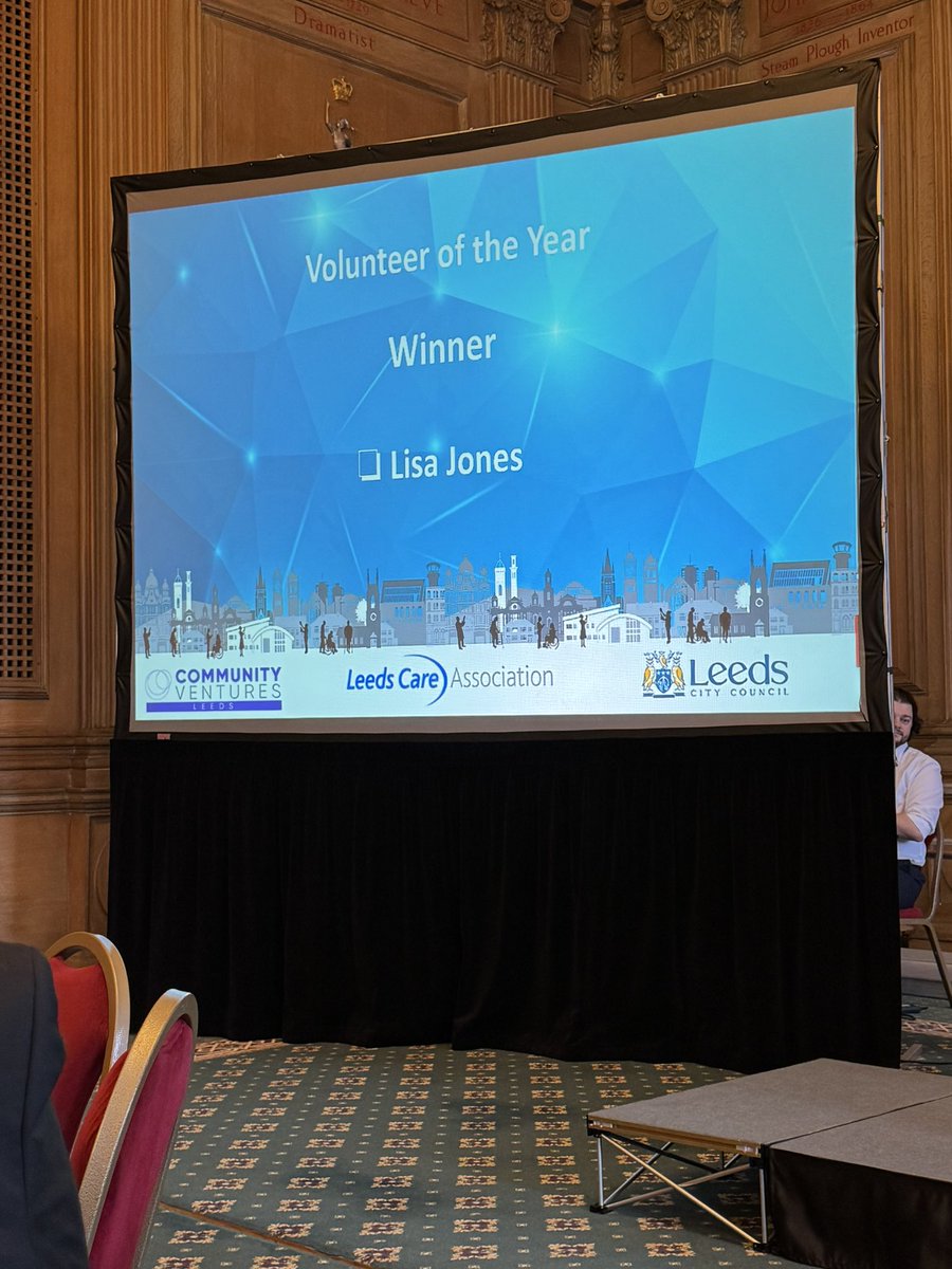A huge congratulations to the Leeds winner of the volunteer of the year award Lisa Jones. 👏🏼
#LeedsCareAwards