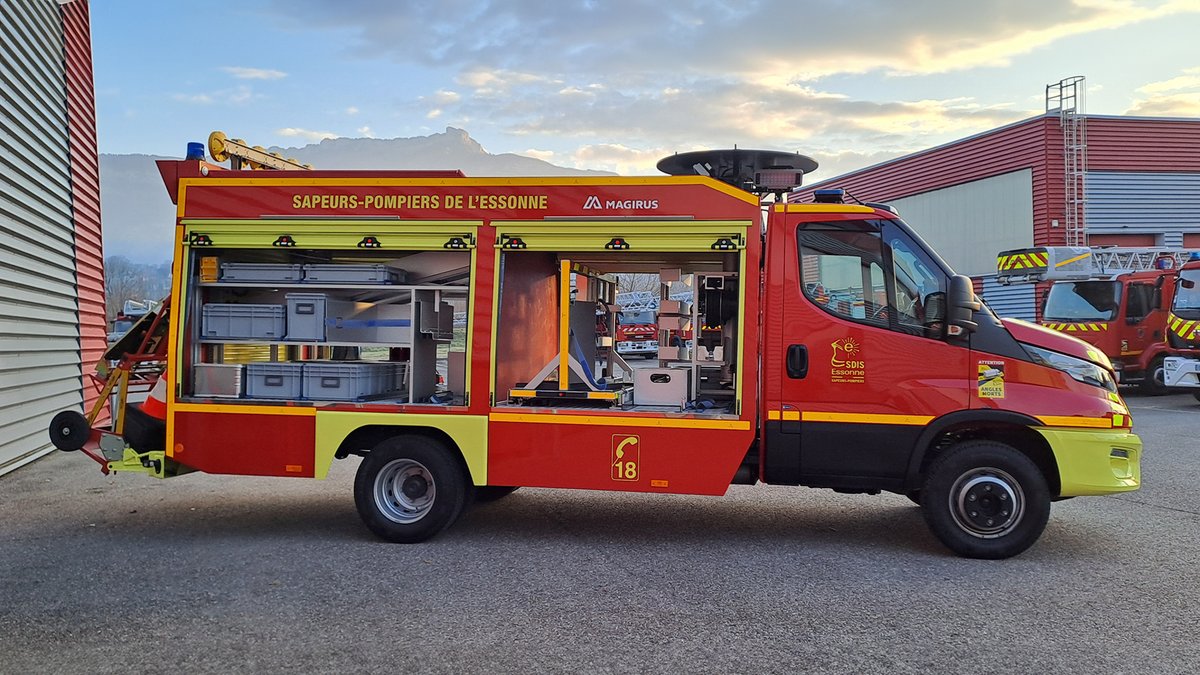 4x VSR livrés au <a href="/sdis91/">Sapeurs-pompiers 91</a> avec panoplie coulissante pour stocker les outils spécifiques à la désincarcération &amp; un coffre pour outils longs accessible depuis l’arrière. Merci au <a href="/sdis91/">Sapeurs-pompiers 91</a> pour votre confiance renouvelée ! ℹ️👉magirusgroup.com/de/en/serving-…