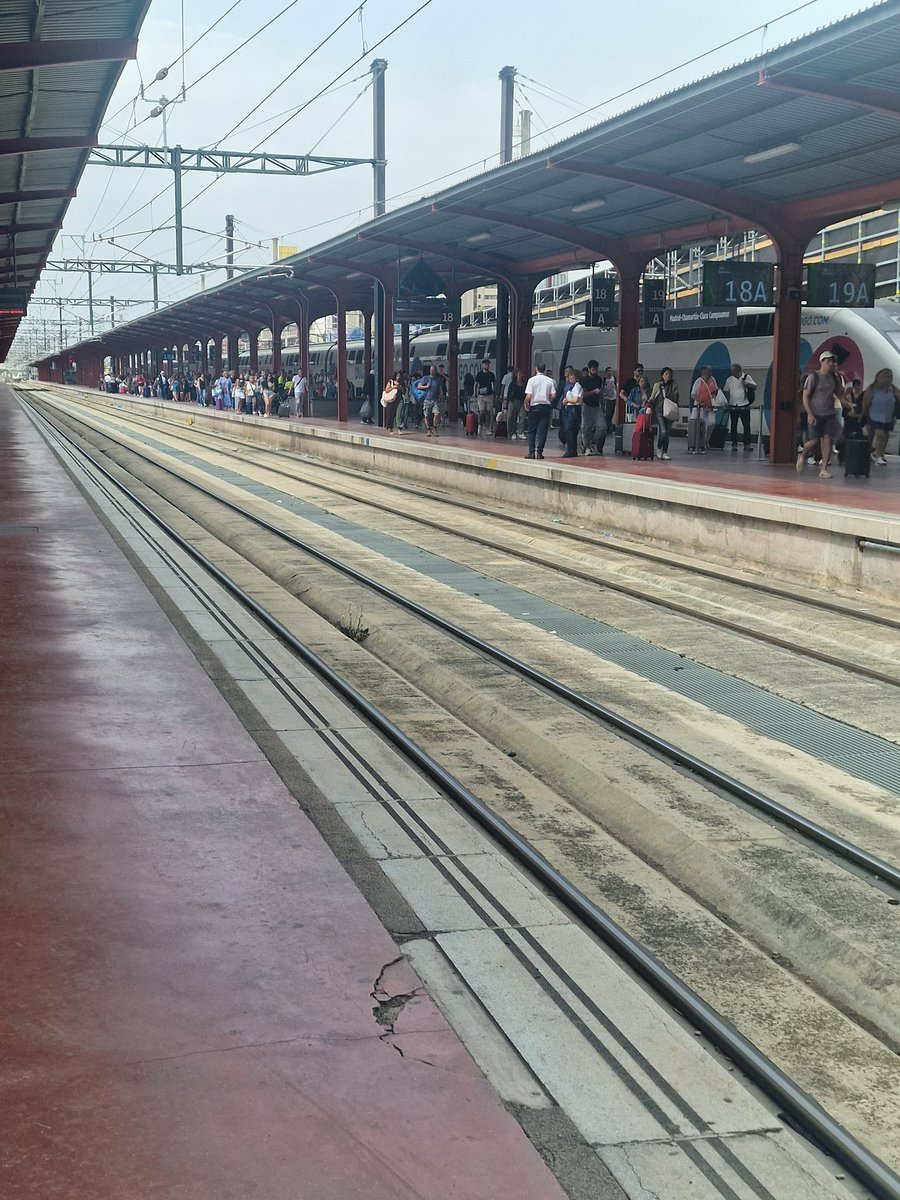 usuariosaveseg1's tweet photo. @RailPressNews Totalmente demostrado el impacto de la medida, en Segovia hemos crecido en población. Ahora necesitamos que se recupere un tren en la franja horaria de 13.03 a 15,40, para la conciliación y para nuestros estudiantes. 
El Avlo que pasa a mediodía por Segovia, DEBE parar🛑🙏🙏 https://t.co/DTABv1oX0i