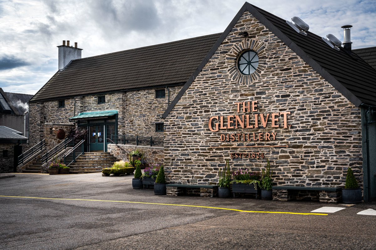 【スコットランド 蒸留所 1組2名様ご招待🎉】

応募は▼
1️⃣<a href="/TheGlenlivetJP/">The Glenlivet Japan</a>をフォロー
2️⃣この投稿をリポスト

2/14（金）23:59まで。奮ってご参加ください🎁

ザ・グレンリベット蒸留所はブランドの歴史・伝統と革新的なテクノロジーを融合し、2021年7月にリニューアルしました。
