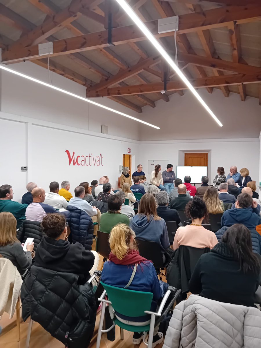 Ahir vam compartir amb les entitats esportives de #Vic els pressupostos participatius i el nou model d'intervenció socioeducativa. Vam aprofitar per compartir dades de l'impacte de les entitats esportives a la ciutat i la voluntat d'establir línies de treball conjuntes.