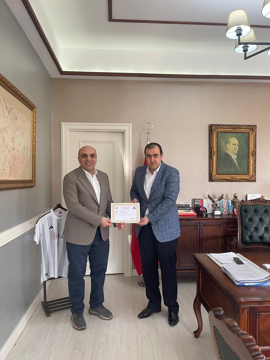 <a href="/tcbesiktas_/">Beşiktaş Kaymakamlığı</a> Kaymakamı Sayın Oğuzhan BiNGÖL üç yıl boyunca hizmet etmekten gurur duyduğum Beşiktaş'ımıza veda ziyaretinde bizleri Başarı belgesi ile onurlandırdı.