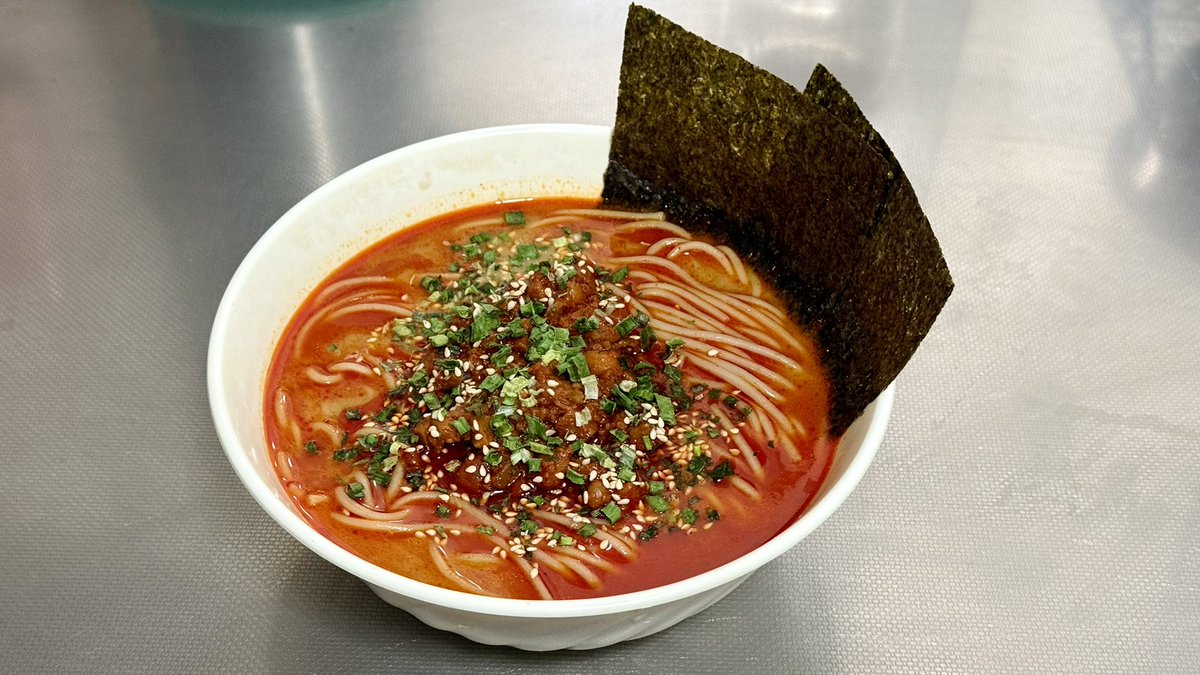 satoshi_readygo's tweet image. 火山肉味噌ラーメン
めちゃくちゃ辛いけど、うますぎる!!!
辛さの中に旨みがしっかりあって、大満足!
やっぱり自分で作ると最高だな〜